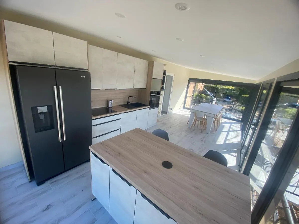 Privatunterkunft Chambre Dans Logement Partage Chez L Habitant Avec Piscine De 1 A 3 Chambres Grieges Frankreich