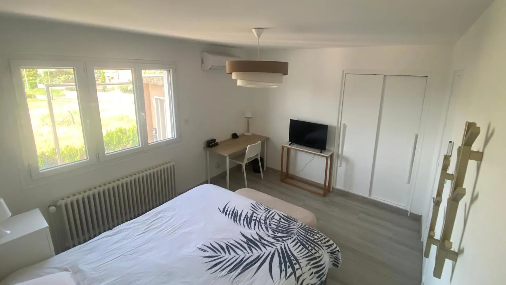Privatunterkunft Chambre Dans Logement Partage Chez L Habitant Avec Piscine De 1 A 3 Chambres Grieges